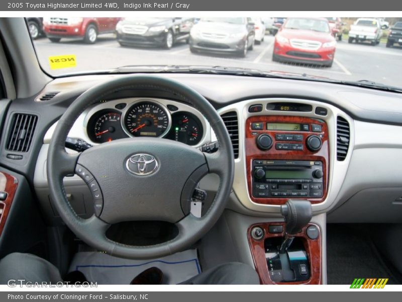 Indigo Ink Pearl / Gray 2005 Toyota Highlander Limited 4WD