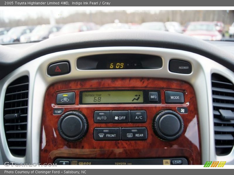 Indigo Ink Pearl / Gray 2005 Toyota Highlander Limited 4WD