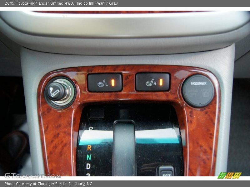 Indigo Ink Pearl / Gray 2005 Toyota Highlander Limited 4WD