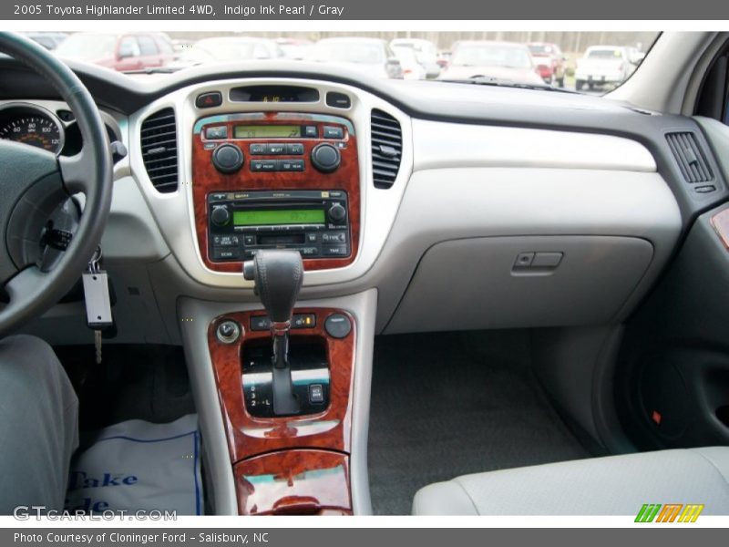 Indigo Ink Pearl / Gray 2005 Toyota Highlander Limited 4WD
