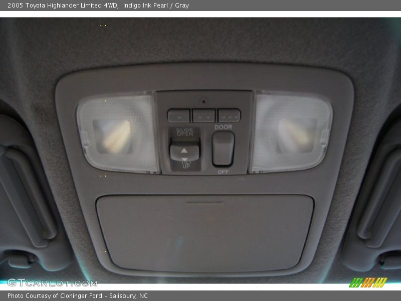 Indigo Ink Pearl / Gray 2005 Toyota Highlander Limited 4WD