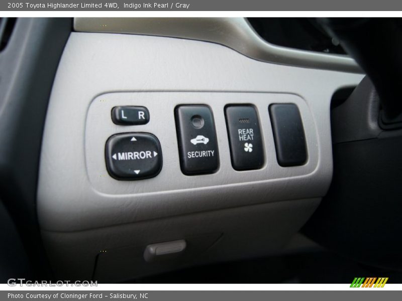 Indigo Ink Pearl / Gray 2005 Toyota Highlander Limited 4WD