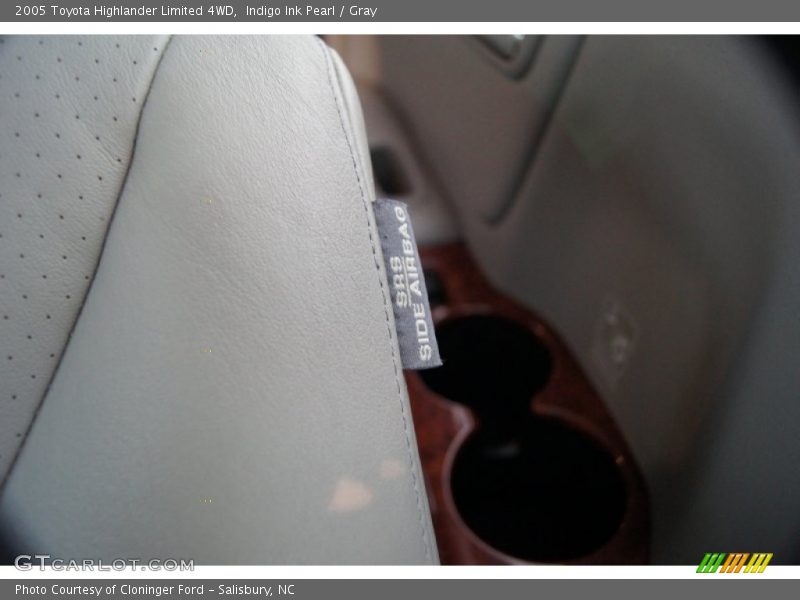 Indigo Ink Pearl / Gray 2005 Toyota Highlander Limited 4WD