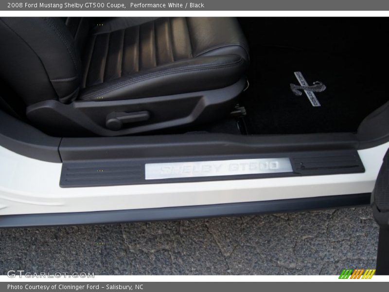 Performance White / Black 2008 Ford Mustang Shelby GT500 Coupe