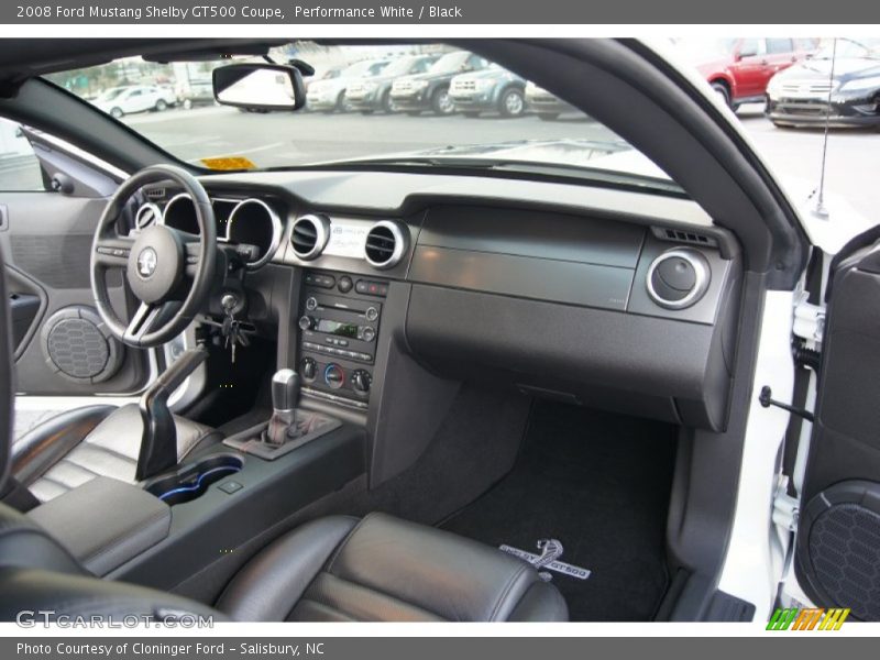 Dashboard of 2008 Mustang Shelby GT500 Coupe