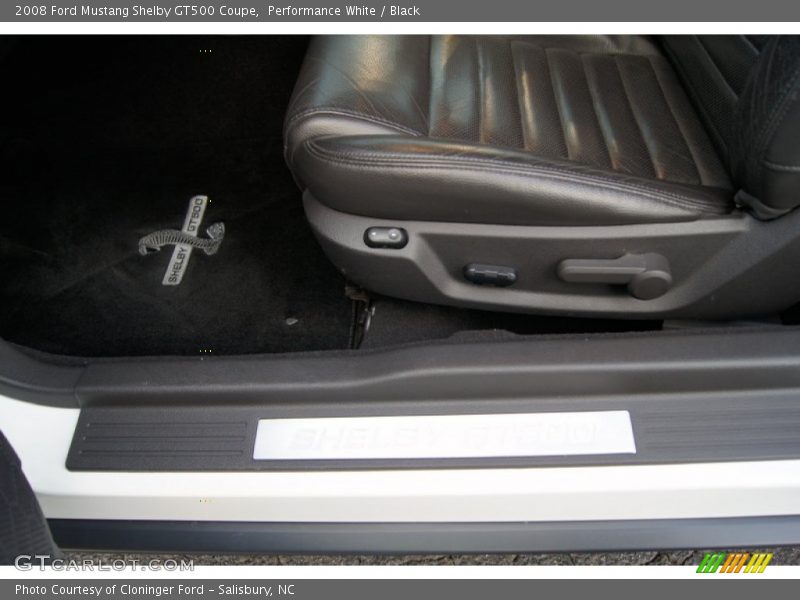 Performance White / Black 2008 Ford Mustang Shelby GT500 Coupe