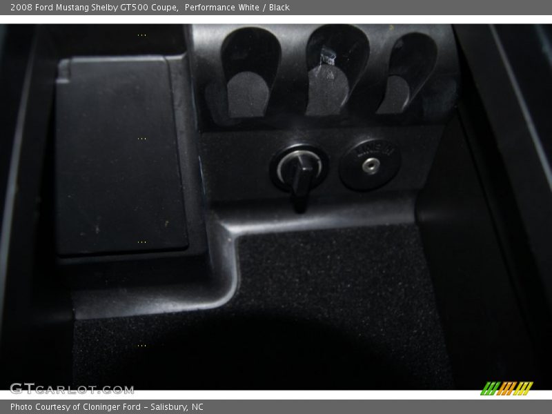 Performance White / Black 2008 Ford Mustang Shelby GT500 Coupe