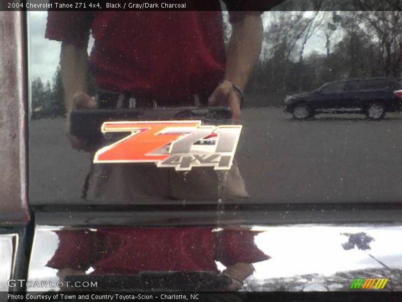 Black / Gray/Dark Charcoal 2004 Chevrolet Tahoe Z71 4x4