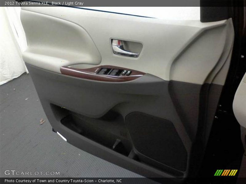 Black / Light Gray 2012 Toyota Sienna XLE