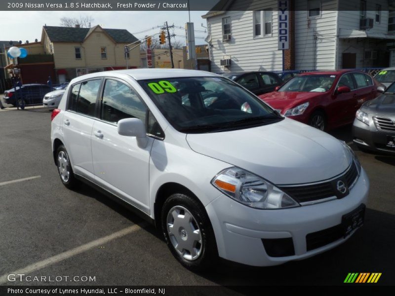 Fresh Powder / Charcoal 2009 Nissan Versa 1.8 S Hatchback