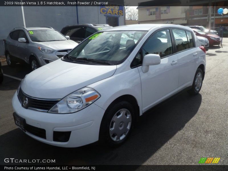 Fresh Powder / Charcoal 2009 Nissan Versa 1.8 S Hatchback