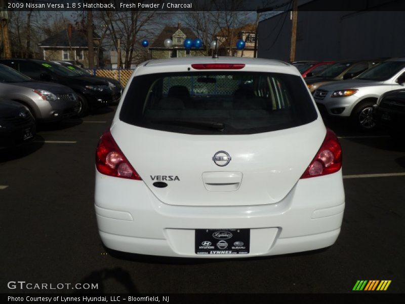 Fresh Powder / Charcoal 2009 Nissan Versa 1.8 S Hatchback