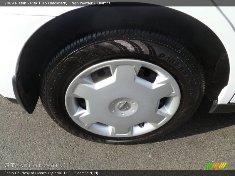 Fresh Powder / Charcoal 2009 Nissan Versa 1.8 S Hatchback