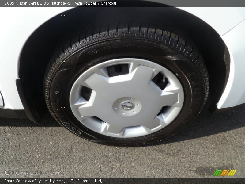 Fresh Powder / Charcoal 2009 Nissan Versa 1.8 S Hatchback