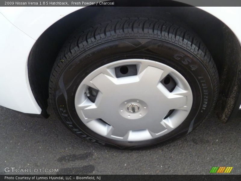 Fresh Powder / Charcoal 2009 Nissan Versa 1.8 S Hatchback