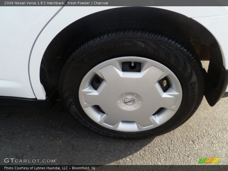 Fresh Powder / Charcoal 2009 Nissan Versa 1.8 S Hatchback