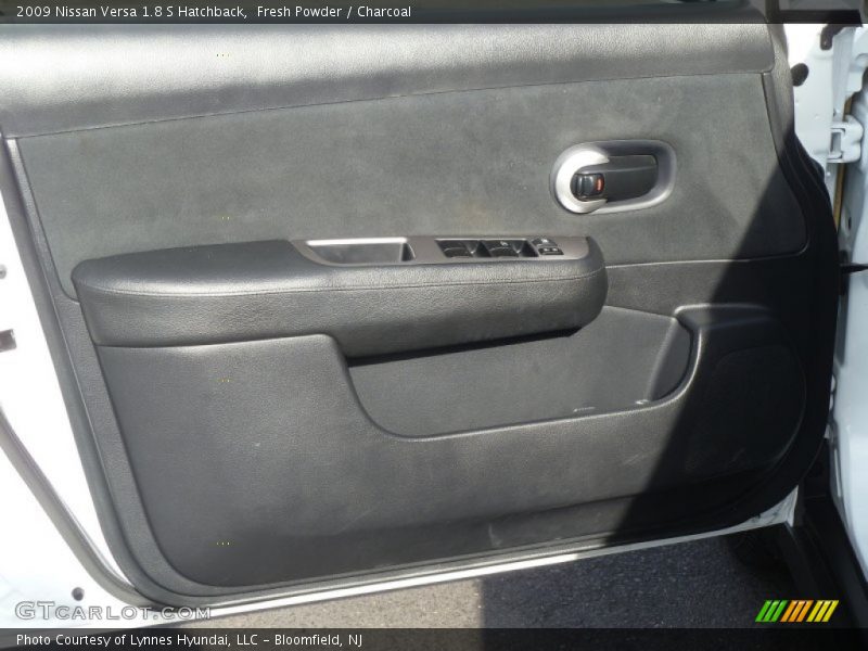 Fresh Powder / Charcoal 2009 Nissan Versa 1.8 S Hatchback