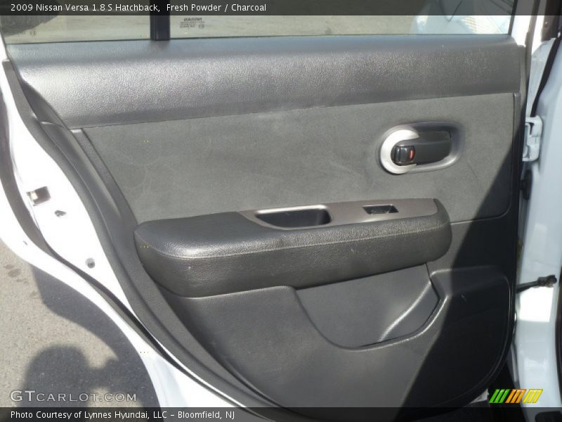 Fresh Powder / Charcoal 2009 Nissan Versa 1.8 S Hatchback