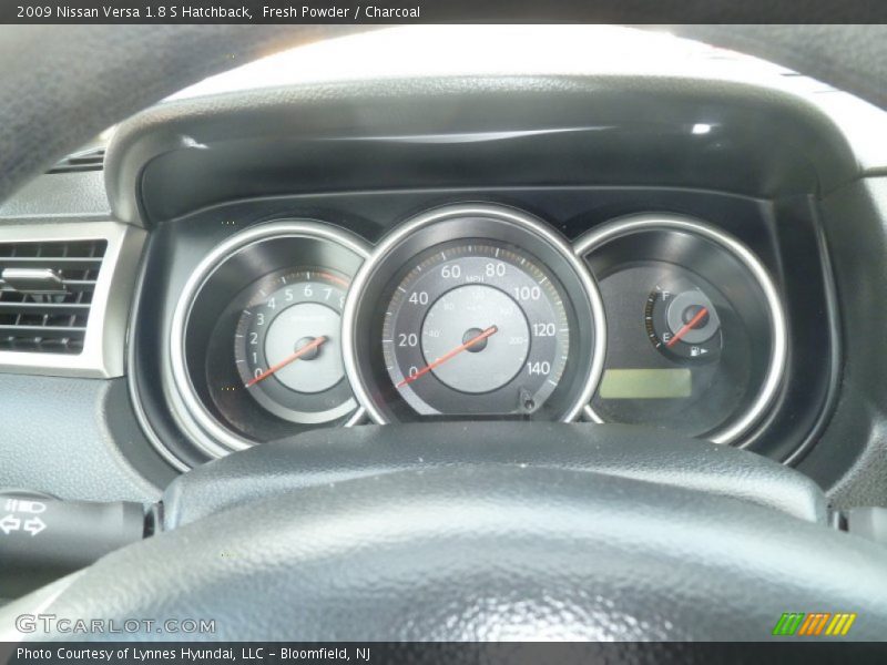 Fresh Powder / Charcoal 2009 Nissan Versa 1.8 S Hatchback