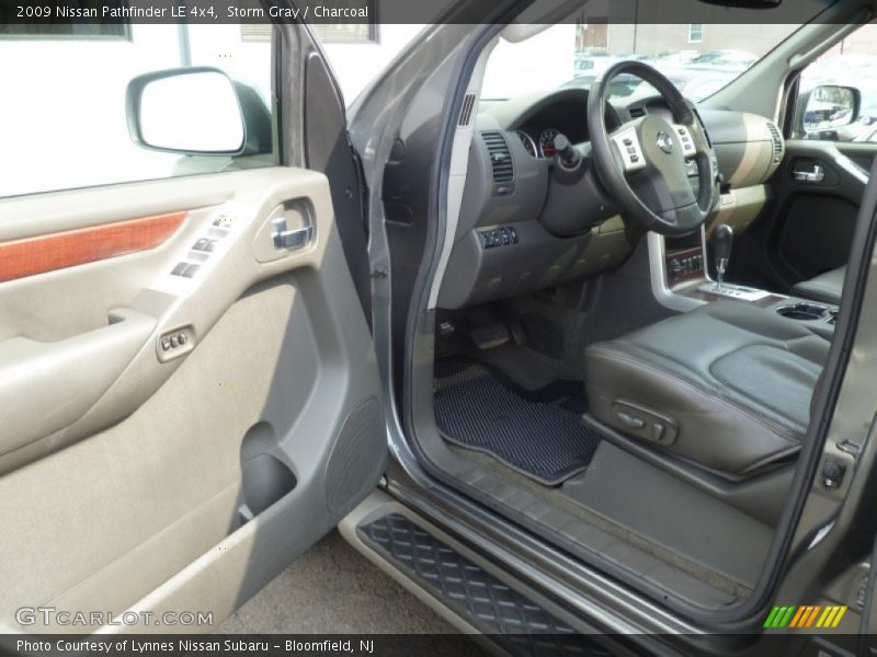 Storm Gray / Charcoal 2009 Nissan Pathfinder LE 4x4