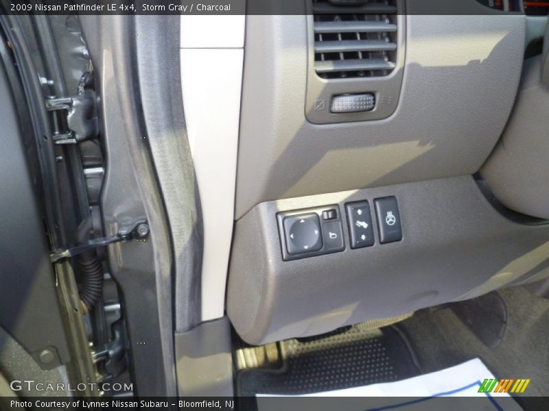 Storm Gray / Charcoal 2009 Nissan Pathfinder LE 4x4