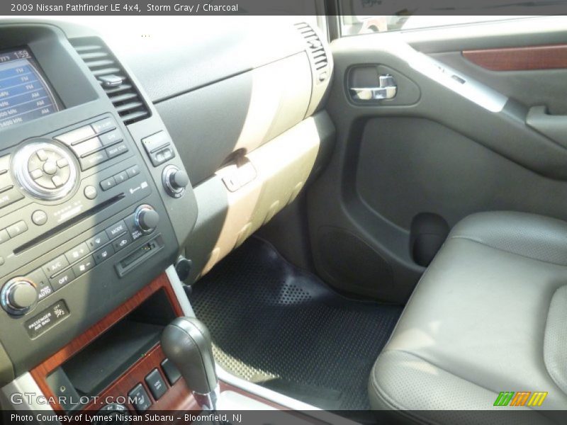 Storm Gray / Charcoal 2009 Nissan Pathfinder LE 4x4
