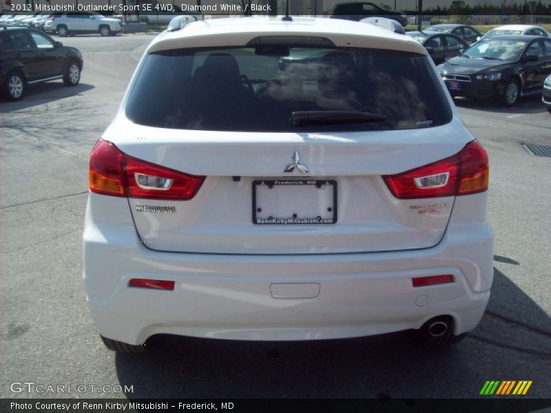 Diamond White / Black 2012 Mitsubishi Outlander Sport SE 4WD