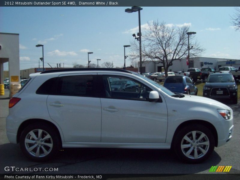 Diamond White / Black 2012 Mitsubishi Outlander Sport SE 4WD