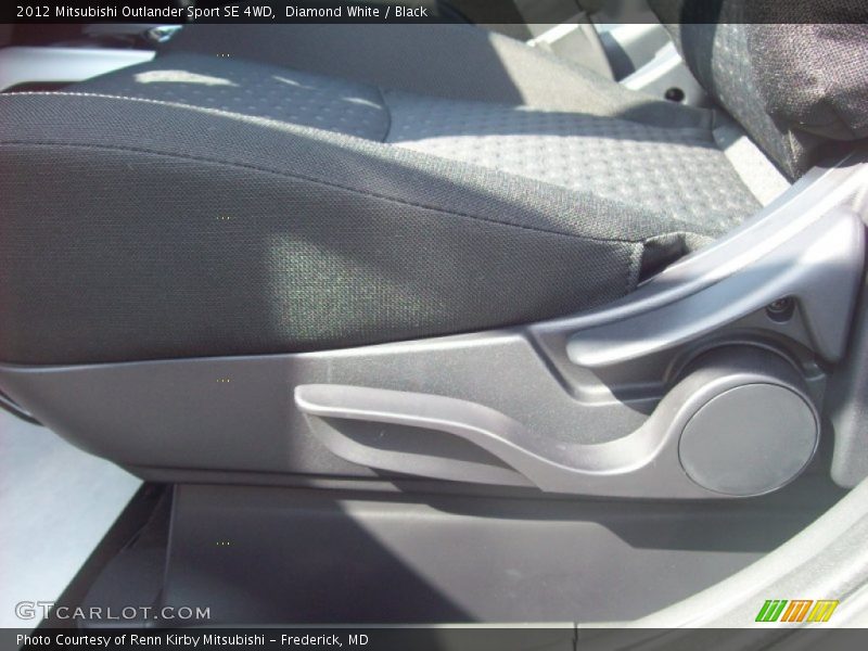 Diamond White / Black 2012 Mitsubishi Outlander Sport SE 4WD