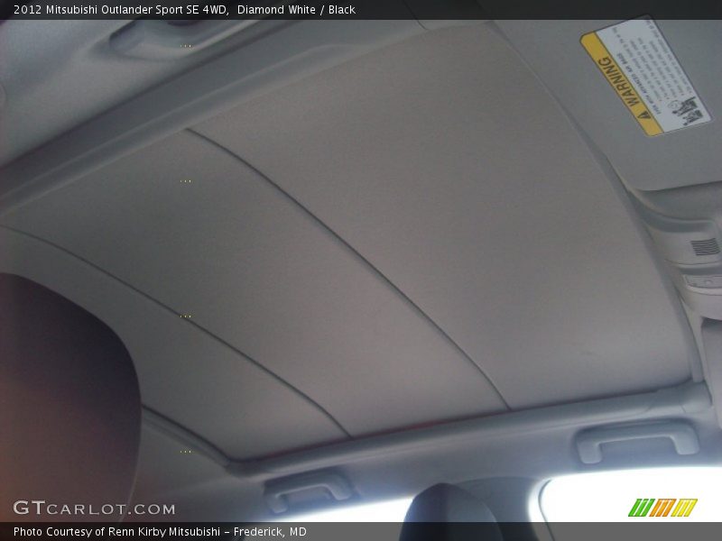 Diamond White / Black 2012 Mitsubishi Outlander Sport SE 4WD