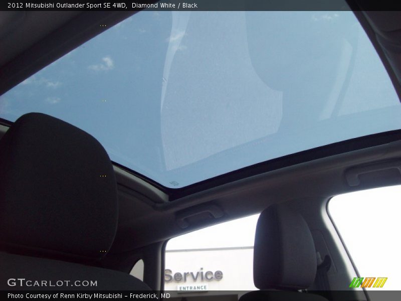 Diamond White / Black 2012 Mitsubishi Outlander Sport SE 4WD
