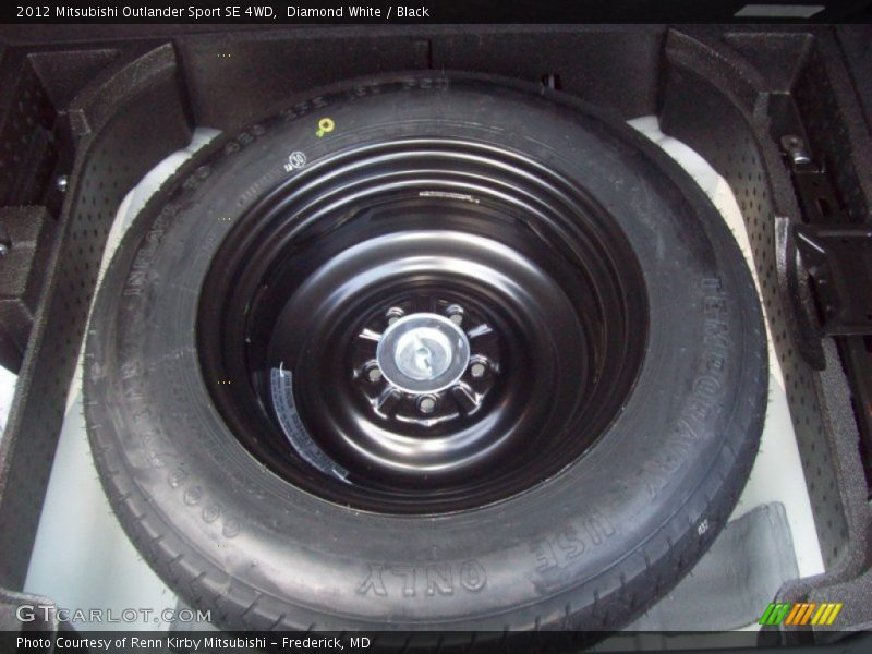 Diamond White / Black 2012 Mitsubishi Outlander Sport SE 4WD