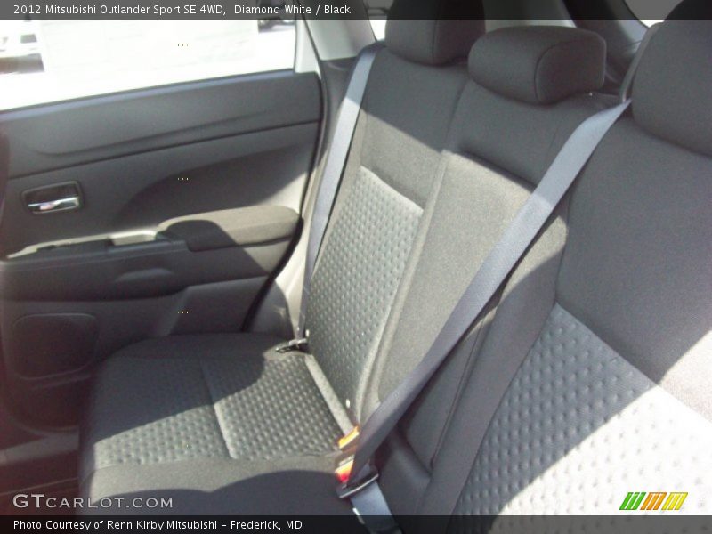 Diamond White / Black 2012 Mitsubishi Outlander Sport SE 4WD