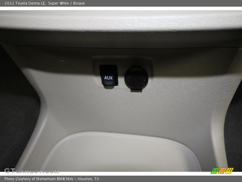 Super White / Bisque 2011 Toyota Sienna LE