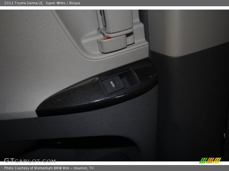 Super White / Bisque 2011 Toyota Sienna LE