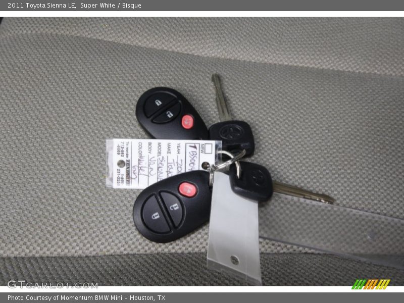 Super White / Bisque 2011 Toyota Sienna LE