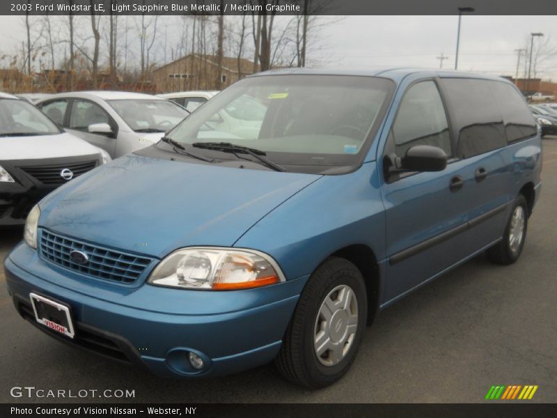 Front 3/4 View of 2003 Windstar LE