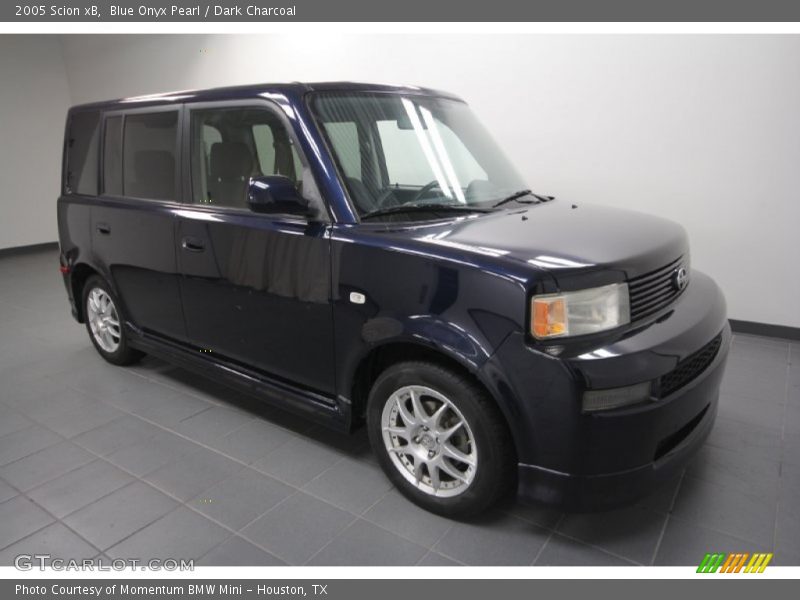 Front 3/4 View of 2005 xB 