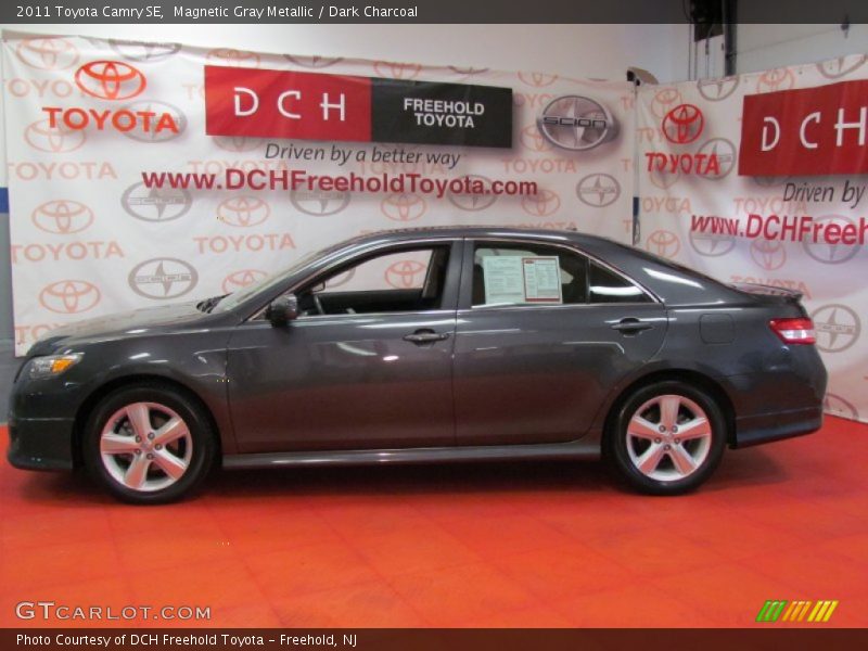 Magnetic Gray Metallic / Dark Charcoal 2011 Toyota Camry SE
