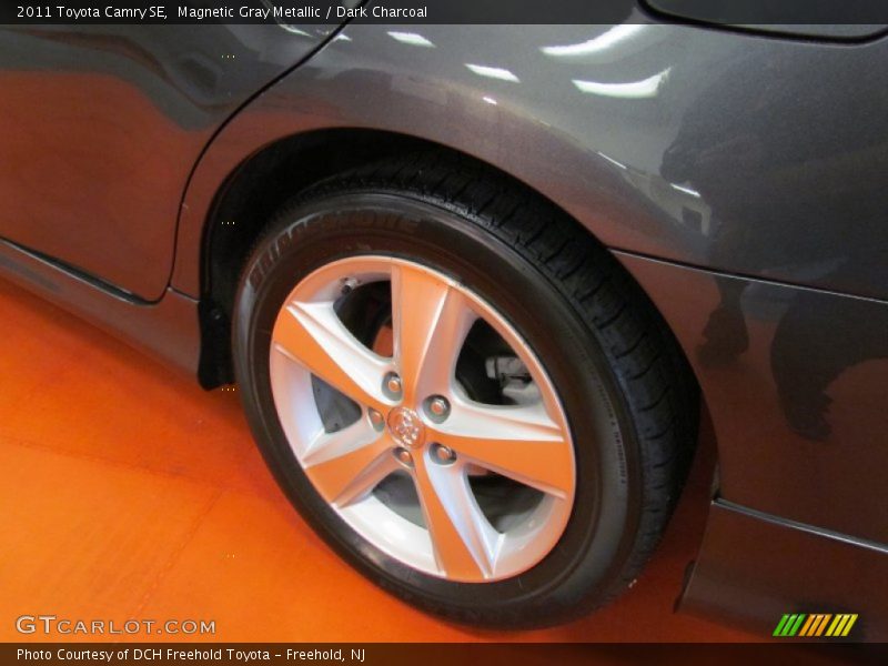 Magnetic Gray Metallic / Dark Charcoal 2011 Toyota Camry SE