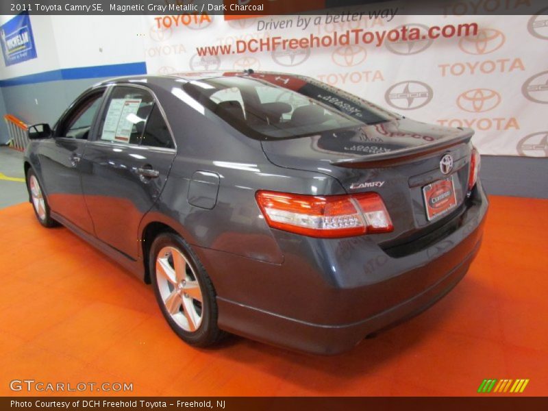 Magnetic Gray Metallic / Dark Charcoal 2011 Toyota Camry SE
