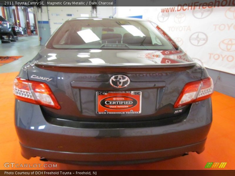 Magnetic Gray Metallic / Dark Charcoal 2011 Toyota Camry SE