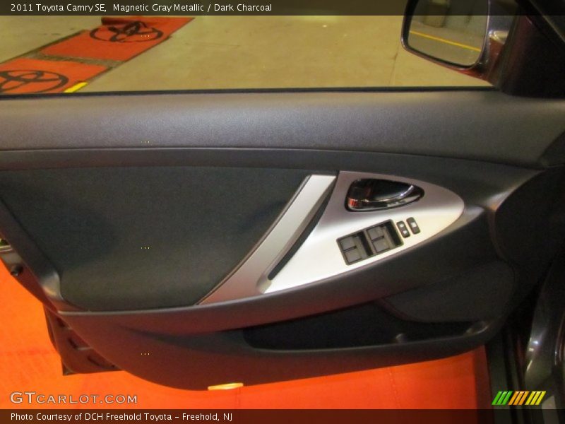Magnetic Gray Metallic / Dark Charcoal 2011 Toyota Camry SE