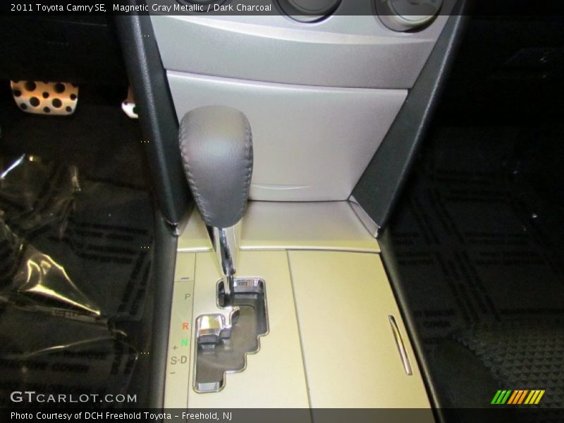Magnetic Gray Metallic / Dark Charcoal 2011 Toyota Camry SE