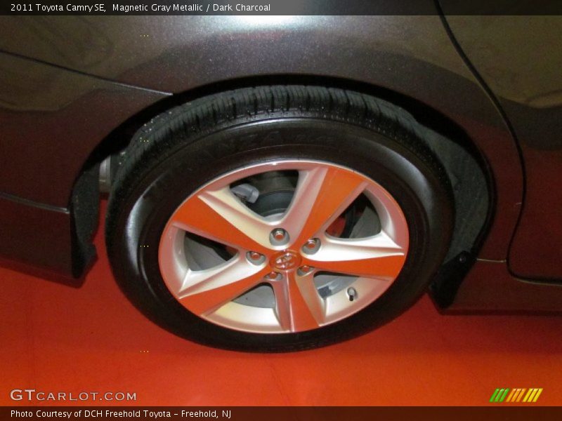 Magnetic Gray Metallic / Dark Charcoal 2011 Toyota Camry SE