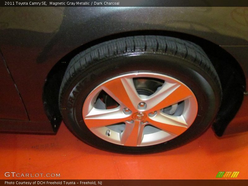 Magnetic Gray Metallic / Dark Charcoal 2011 Toyota Camry SE