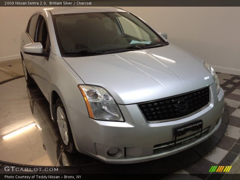 Brilliant Silver / Charcoal 2009 Nissan Sentra 2.0