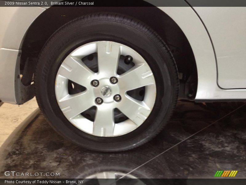 Brilliant Silver / Charcoal 2009 Nissan Sentra 2.0