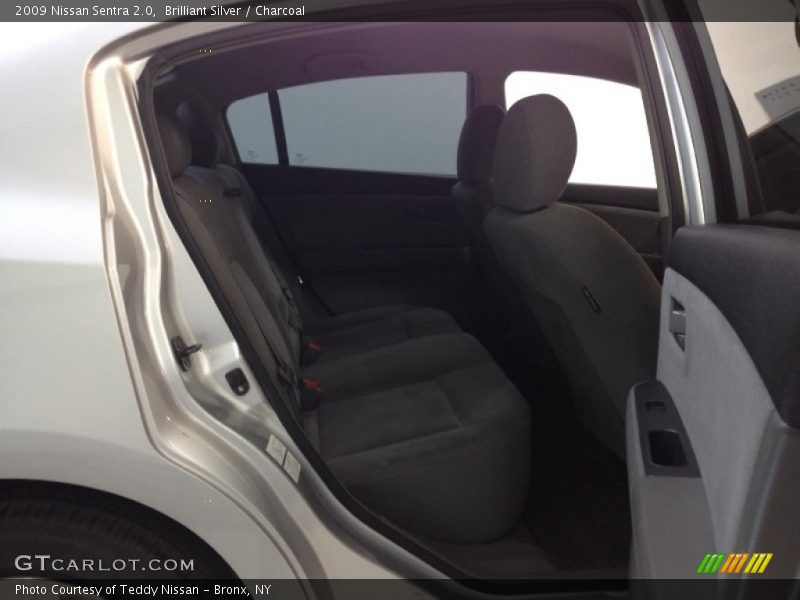 Brilliant Silver / Charcoal 2009 Nissan Sentra 2.0