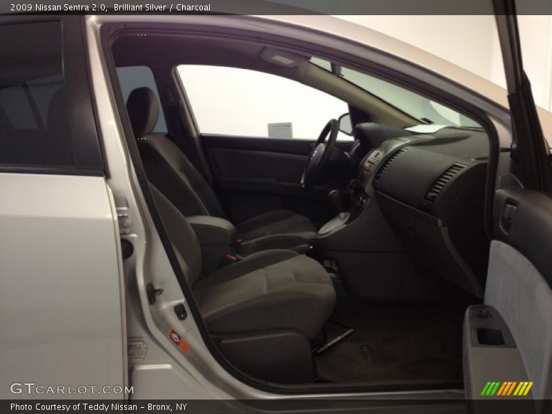 Brilliant Silver / Charcoal 2009 Nissan Sentra 2.0